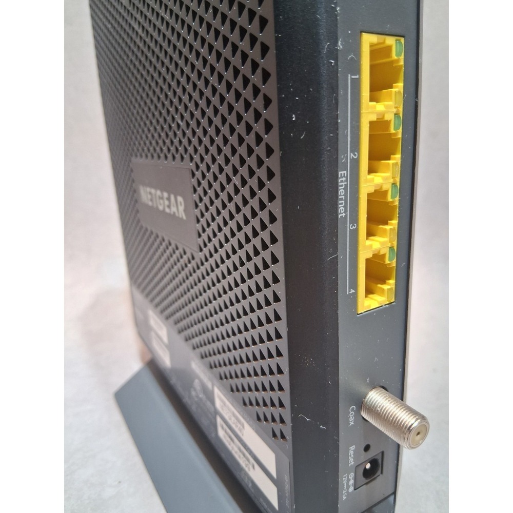 NETGEAR Nighthawk AC1900 WiFi DOCSIS 3.0 Cable Modem Router (C7000) - Picture 5 of 6